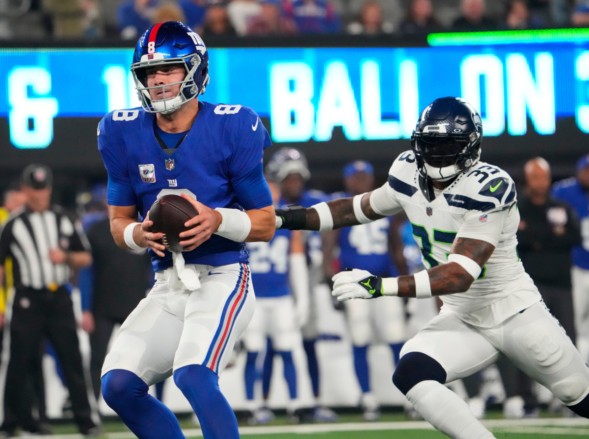 Adams came close to adding to Seattle's sack total in Week 4.